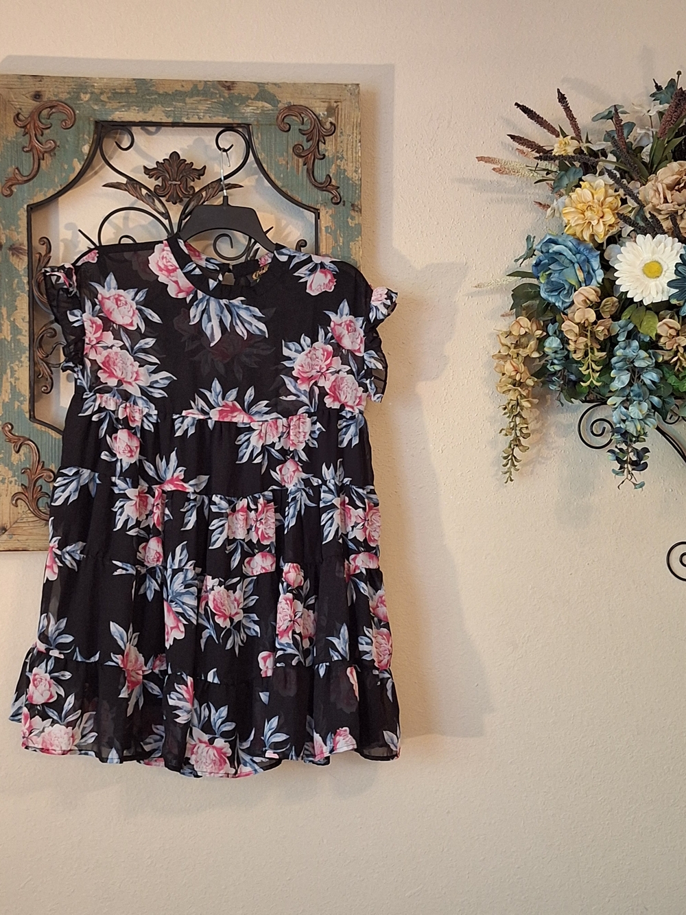 🔥🔥CLEARANCE🔥Black Floral Tiered Mini Dress with Pink & Blue Blooms Size Large